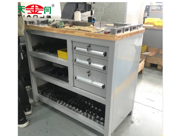成都鉗工臺工具柜哪里找，品牌廠家，用實力說話【天金岡】