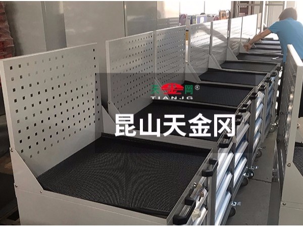 哪里賣(mài)鉗工工具柜，年產(chǎn)17000臺(tái)廠(chǎng)家天金岡，現(xiàn)貨發(fā)!