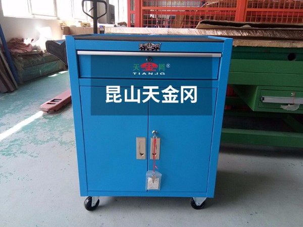 鉗工工具柜價(jià)格怎么樣，怕買(mǎi)貴選直銷(xiāo)廠(chǎng)家！